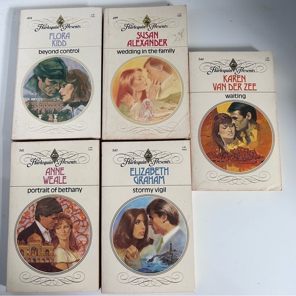 Vintage RARE Book Collection (10) Harlequin Presents -
Romance books LOT 1 - Picture 5 of 6